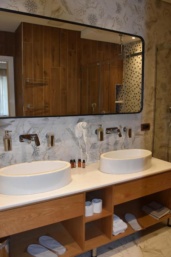 Hotel Ergi'S Драч Екстериор снимка