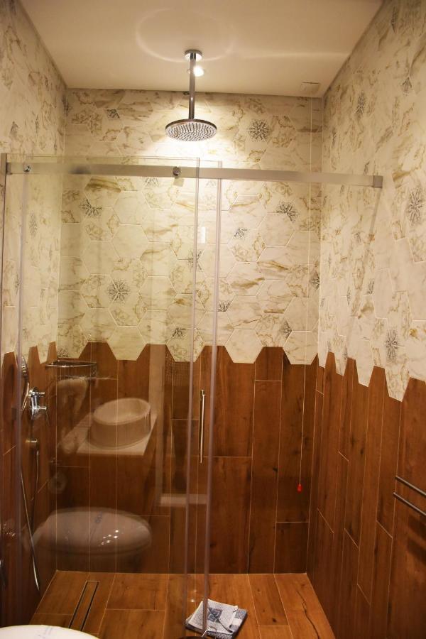 Hotel Ergi'S Драч Екстериор снимка